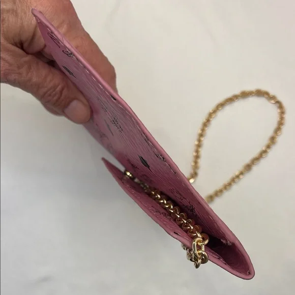 MCM Pink Envelope Clutch with Unbranded Gold Chain - Picture 5 of 9
